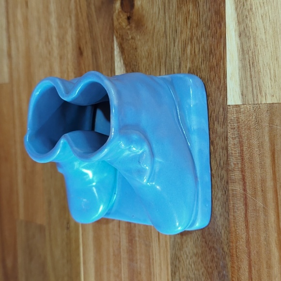 Vintage McCoy Pottery Blue Baby Shoes Bootie Planter Mid Century USA - Picture 4 of 5